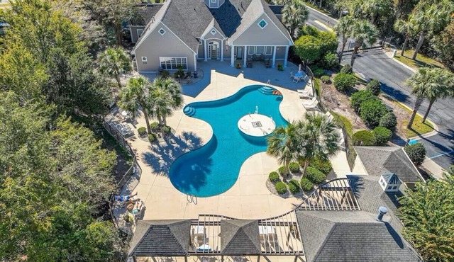 NEW Beautifully Decorated 3 BDR Condo w/lots of Amenities & PERSONAL GOLF CART!
