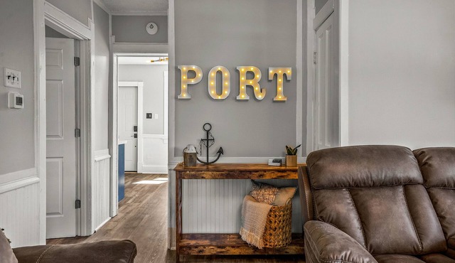 ⭐️New | Beautifully Remodeled | Walk to the Lake ⚓️