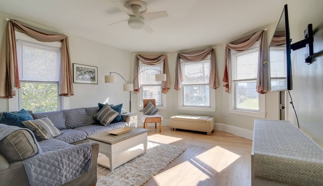 New Bedford Apartment ~ 4 Mi to Fort Phoenix Beach