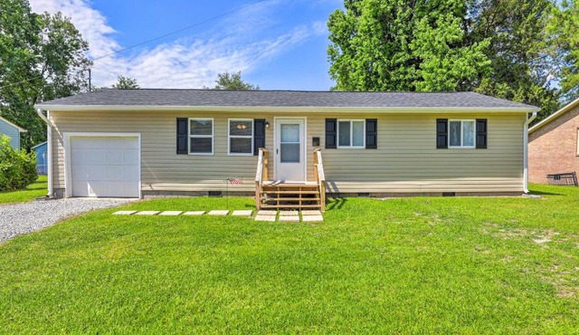 New Bern Abode w/Yard ~ 2 Mi to Neuse River