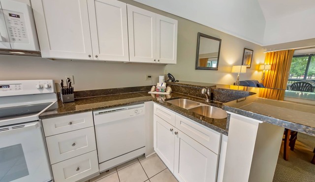 New Bern Condo-Waterfront, Pools, Hot Tub, & Family Fun!