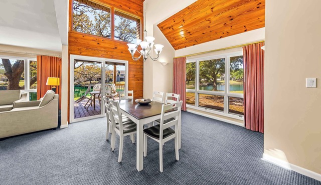 New Bern Townhouse Family-Friendly 3-Bedroom with Pool & Resort Perks