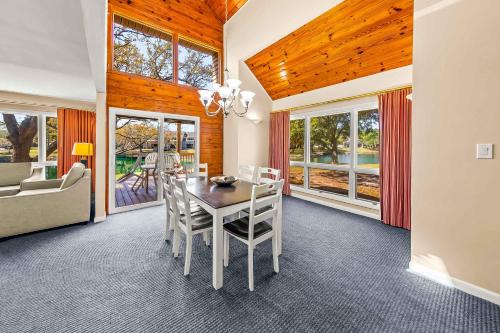 New Bern Townhouse Family-Friendly 3-Bedroom with Pool & Resort Perks