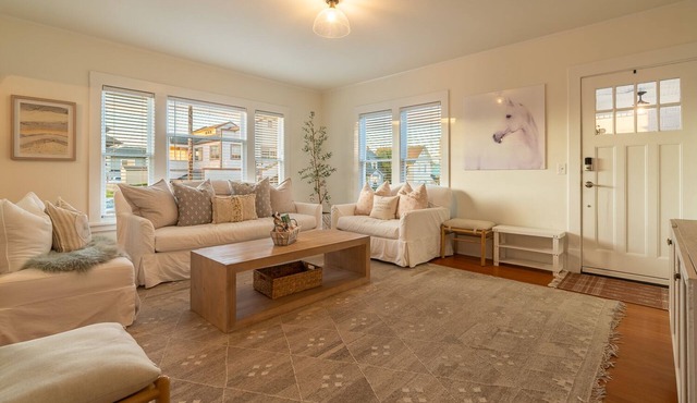 NEW Best LOCATION in Downtown Edmonds