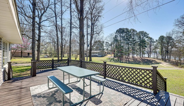 New Blaine Getaway - Walk to Lake Dardanelle!