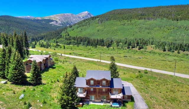 NEW Bluebird Views, 5mi to Breck, Hot Tub, Quiet Neighborhood!