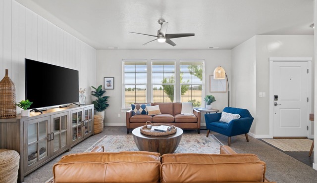 NEW BoHo Cottage w/Arcade room- Pet friendly!