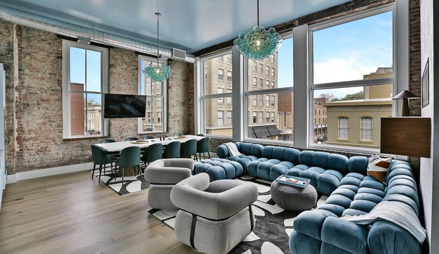 NEW Bourbon Trail Luxury Loft in Downtown Frankfort/5 BR + 5 Bath/Sleeps 10