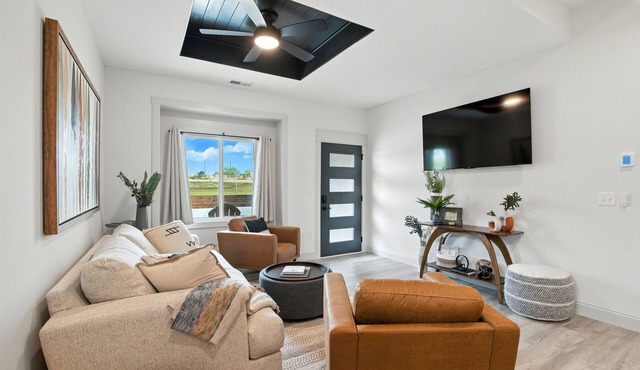NEW! Brand New Cool Comfy Lawrence Retreat