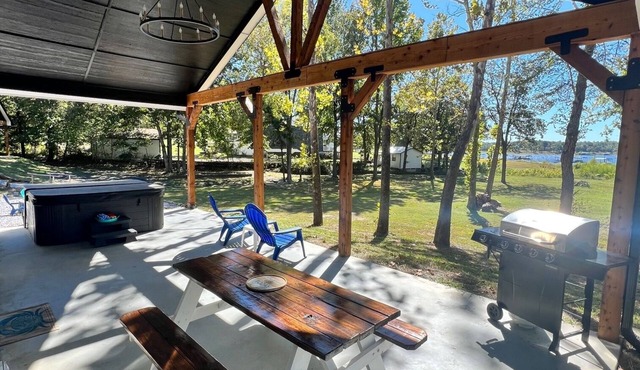 New Breathtaking Lakeside #1 Home