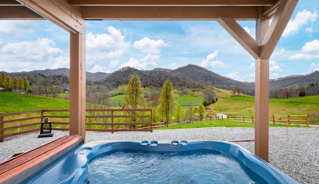 NEW Breathtaking Views, Arcade and Hot Tub in a Peaceful Mountain View Retreat