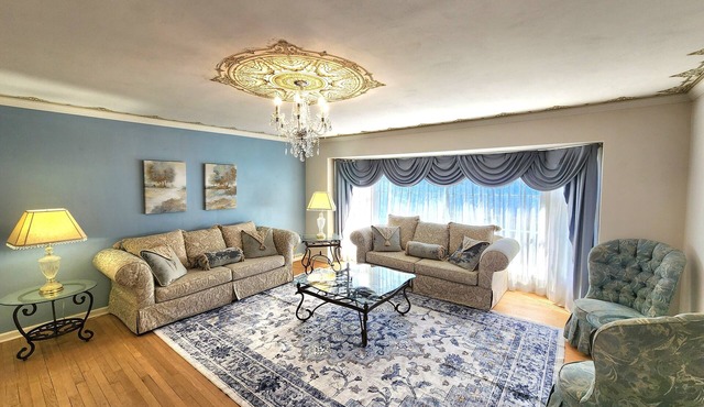 ☆NEW☆ Bridgerton House, Private Pool, 4 bed, 3 bath, near beach and zoo.