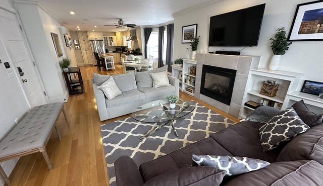 NEW! Bright and Open 2 Bed 1 Bath Apt. off Broadway #2