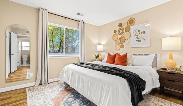 New! Bright & Cozy 1BR Flat with Double Recliners