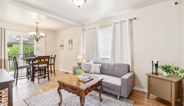 NEW! Brighton Guesthouse (Walk to Metro)