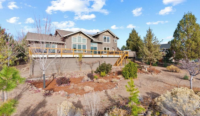 New! Bring a golf 4-some, family or couples. 4 private bed/baths- sleeps 10