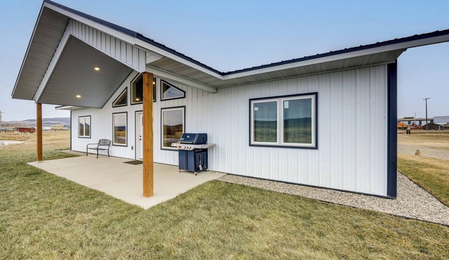 New-Build, Mtn-View White Sulphur Springs Home!