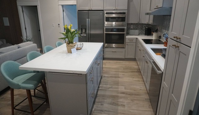 New Build, 1-bedroom house with AC full-kitchen nestled in redwoods 5 M to beach