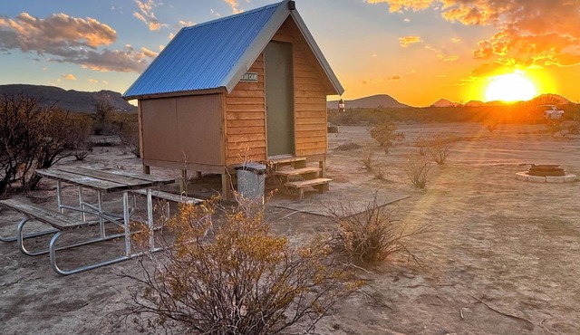 New Build 2 person Bear Cave Cabinn close to Big Bend NP & SP