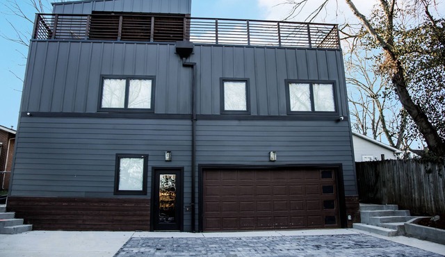 New Build – 3br 3ba w/game room & rooftop deck
