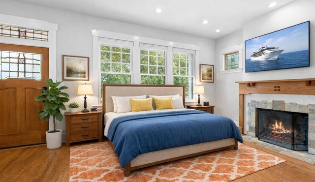 New Build 4BR Victorian Gem with Free Parking | Walk to UT, Mints to Downtown ❤️