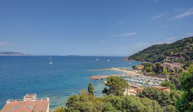 New build and beautiful beach house with sea view