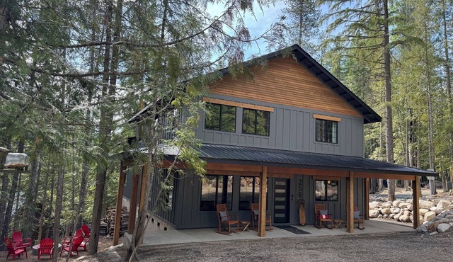 New build behind Elkins Resort on Priest Lake. Checks every box!