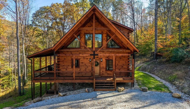 New build cabin Hocking Hills | Hot tub| Sleeps 10