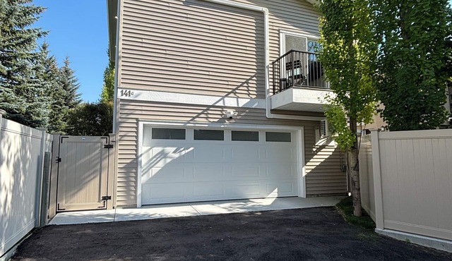 New Build, Charming 1-bedroom home in fabulous Calgary SW, 1.2 hours from Banff