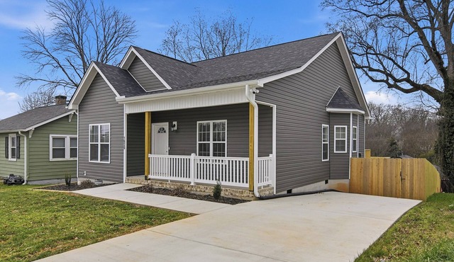 New Build Clean Modern Sleep Luxuriously 4 min from Wake Forest University
