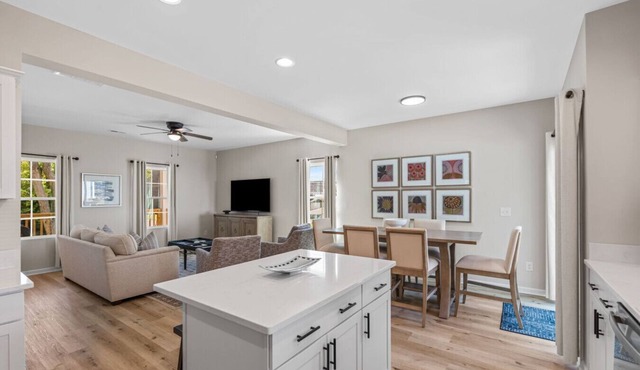New Build! Close to HPU & Furniture Market
