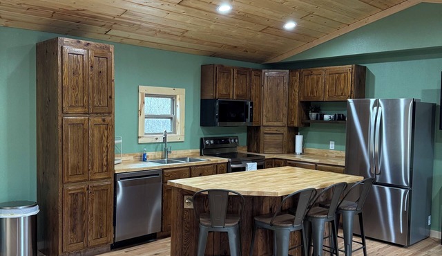 NEW BUILD Enjoy Nature in this Private Cabin with Modern Amenities