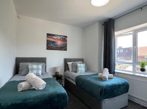 New Build-Free Parking-EV charging-3 Bedrooms-3 showers