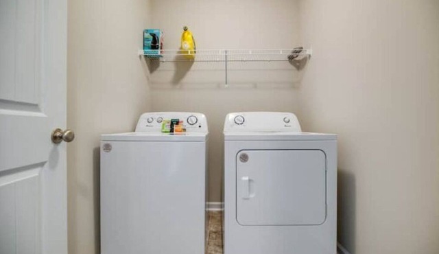 New Build Home, Large Family 3 min to Ft Stewart