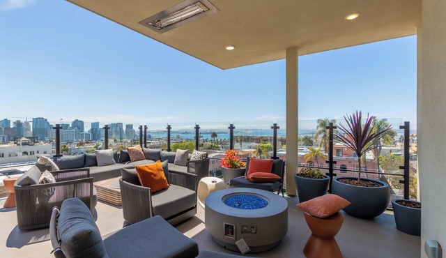 NEW BUILD-ideal San Diego location, Little Italy, Gaslamp-WiFi, AC, 2x King beds