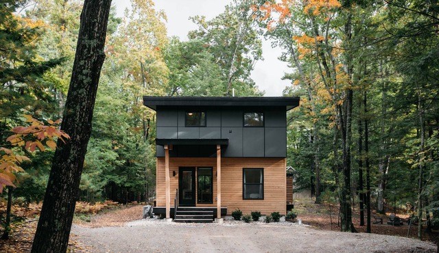 *New build in the heart of Glen Arbor*