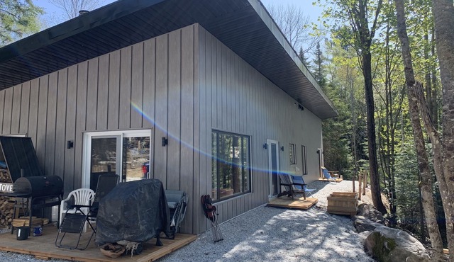 New build Lakefront cottage with 117 Acres