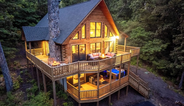 New Build! Log Cabin with Hot Tub in Wintergreen