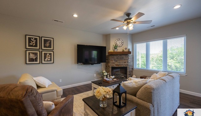 NEW BUILD! Luxury 3BR/3BA Walk-In ~ Resort Amenities ~ FREE TICKETS INCLUDED! (FH-G204)