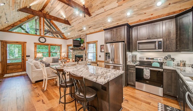 New Build Luxury Cabin near Town! Fire Pit~ Hot tub~ Game Room~Pool & Fireplace!