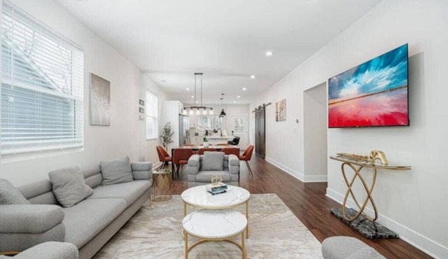 New build modern home 3BR with Hot Tub & ping pong