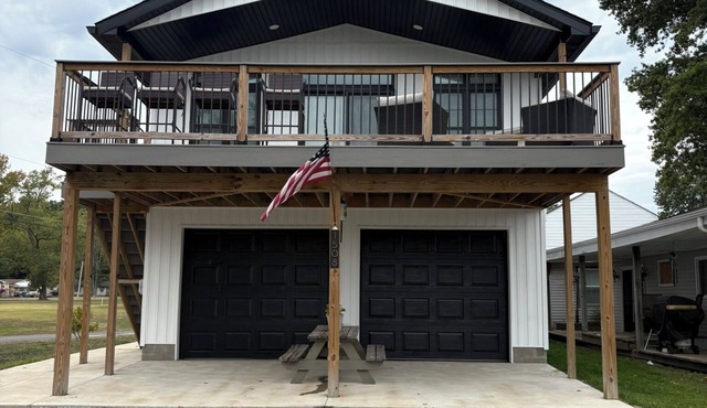 New build on beautiful Lake Milton