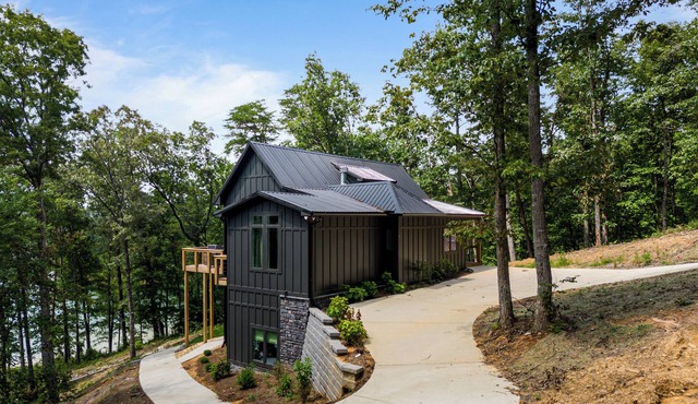 New build on quiet cove with big water view on Dismal. Sleeps 12.
