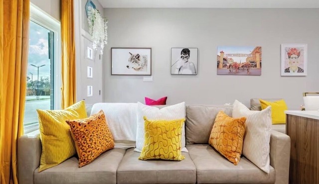 New Build Retreat Near Stockyards, TCU, Downtown Fort Worth!