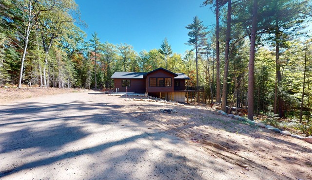 New Build-Serene Wooded Home with WIFI, Gas Grill, Near Lakes & Trails
