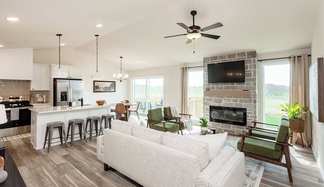 New Build with Fab Design! Theater/Game Room Great for groups! Sleeps 12!