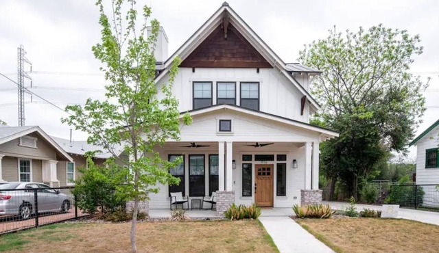New-built 5 bedrooms, 3.5 baths Craftsman