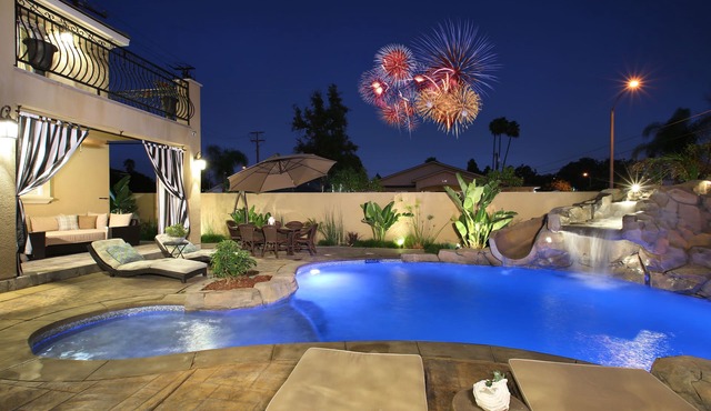 New Built, Backyard & Balcony Fireworks, Walk To Disney, 4000 sqft, No Pool Fee