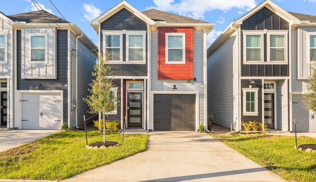 New Built Home. Closed to NRG and Houston Downtown.