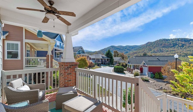NEW: Byrd Bungalow - EPIC Views - Discover Luxury!